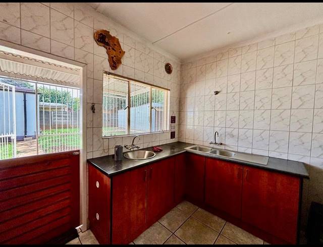 2 BEDROOM HOUSE FOR SALE IN VANDERBIJLPARK CW 6